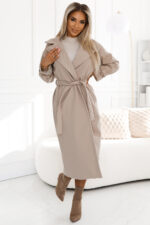 568-1 CIEPŁY PŁASZCZ z kieszeniami, wiązaniem w pasie i paskami na rękawkach - BEŻOWY - obrazek 3