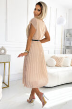 548-1 Plisowana sukienka midi z czarnym paskiem - BEŻOWA - obrazek 4