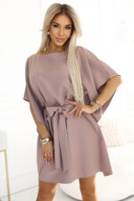 287-37 SOFIA Sukienka motyl z wiązaniem w pasie - MOCHA MOUSSE