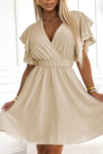 586-1 Kobieca sukienka z kopertowym dekoltem, rękawkiem i paskiem - BEŻOWA - obrazek 5