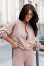 DRESY ZESTAW KOMPLET DRESOWY BOMBERKA BLUZA SZEROKIE SPODNIE BEŻ ECRU M/L - obrazek 3